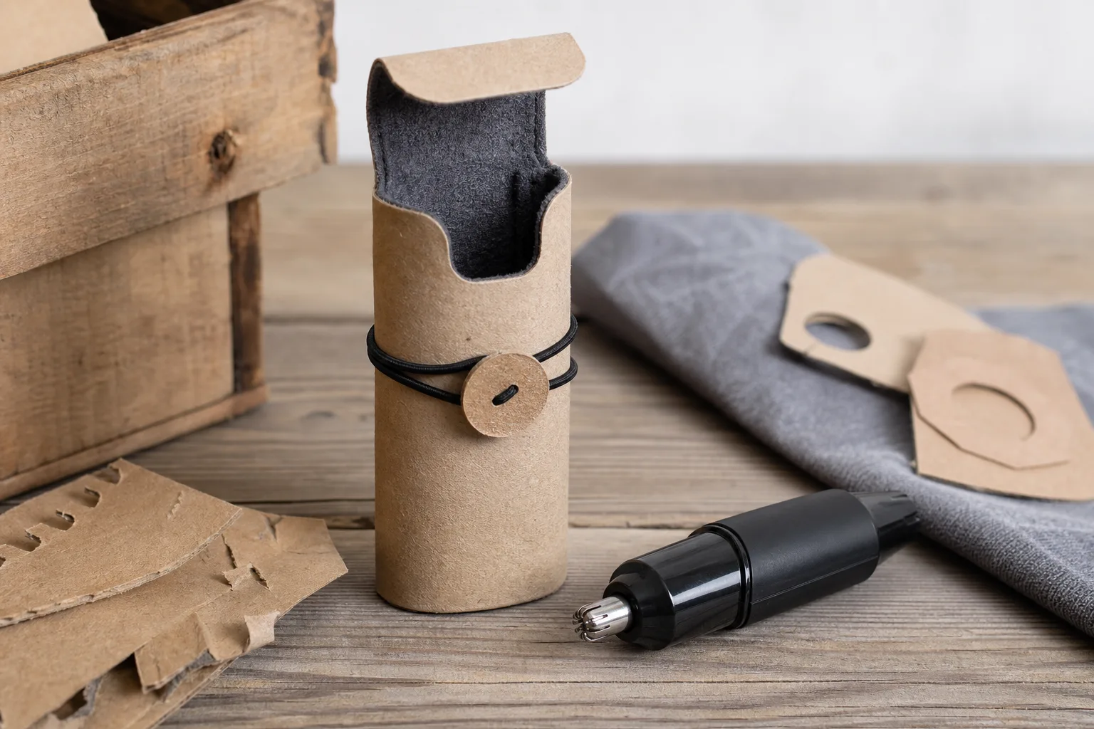 Einfaches DIY-Case fuer Nasenhaartrimmer aus recycelten Materialien herstellen
